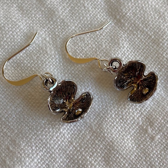 HAND CRAFTED EARRINGS Oyster Pearl Sterling Silver Petite Dangle Drop NWT - Picture 3 of 11